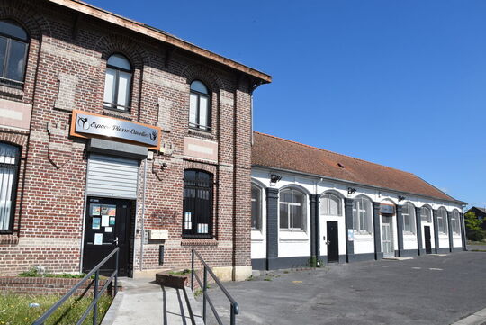 Photo de la façade avant de l'Espace Pierre Cuvelier