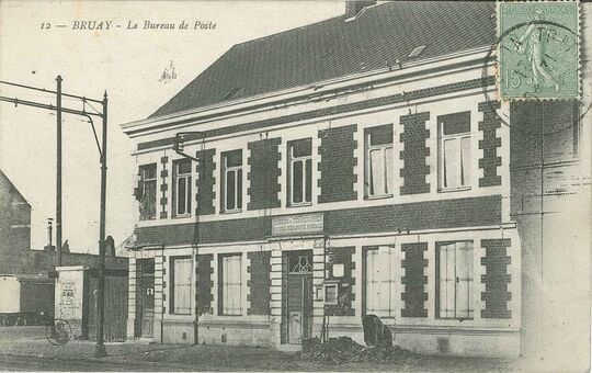 Gros plan sur le premier bureau de poste installé en 1890.
