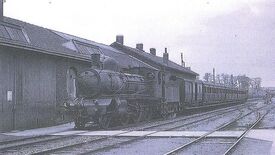 Le train des voyageurs. En 1925, il assurait 8 allers et retours par jour. Il fallait une demi-heure pour relier Vieux-Condé à Anzin.