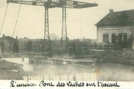 Vers 1920, la passerelle est démontée et remplacée par un pont-levis. La navigation est rétablie.