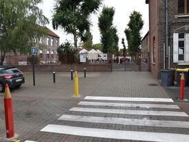 Photo école Zola depuis le passage piéton derrière la salle polyvalente.