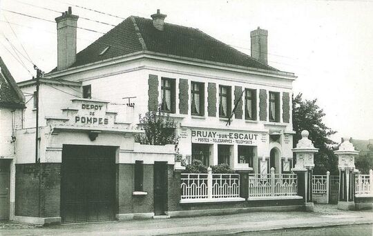 Vers 1930, un nouveau bureau de poste est construit sur l’emplacement de l’ancien presbytère.
