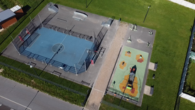 Photo aérienne du terrain de sport extérieur du complexe 