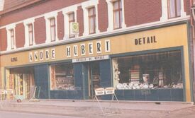 1987. La façade est devenue très attrayante. L’étalage est régulièrement renouvelé en fonction des saisons et des fêtes à souhaiter.