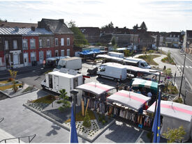 Marché sur la place des Farineau