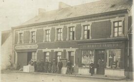 Vers 1890, la maison HUBERT-TAQUET, fondée en 1886, est spécialisée en ferronnerie et en appareil de chauffage. Elle cessera son activité en 1996.