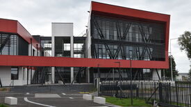 Photo façade avant du centre de formation universitaire