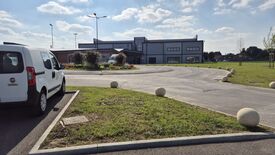 Photo du complexe depuis le parking  public