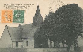 L’ancienne église (reproduction du tableau du peintre GELLET). Elle se trouvait probablement à l’emplacement du chœur de l’église actuelle et était entourée par le cimetière.
