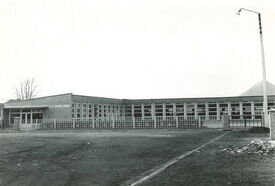En 1958, on ouvre l’école maternelle Joliot Curie sur la place Henri Durre. Elle sera démolie en 2010.