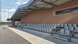 Photo des gradins le long du complexe
