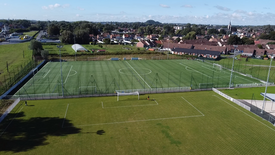 Photo aérienne prise par drone du terrain de football
