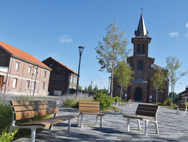 Petite place de la rue de l'église à Thiers